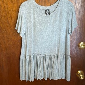 Agnes & Dora relaxed ruffle tee shirt in gray size m